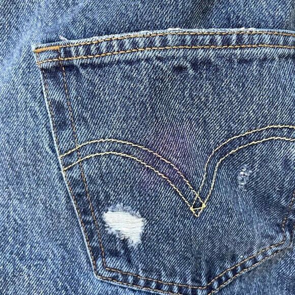 Levi's - Women's Straight Fit Distressed Jeans - Size 29 x‎ 32 - Blue - Picture 4 of 8